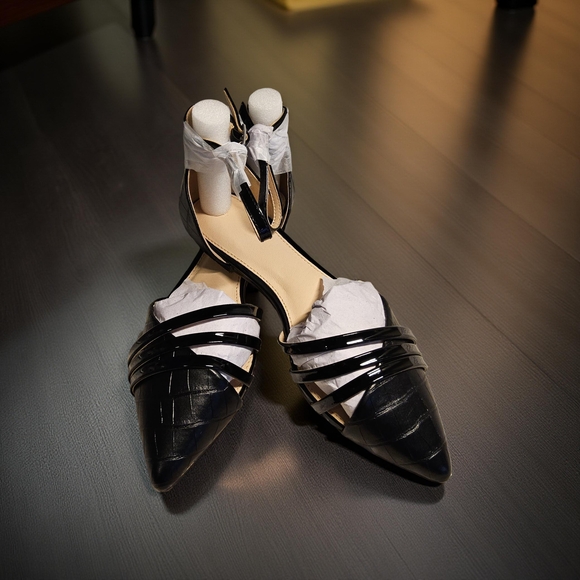 Source Unknown Shoes - NWOT Size 7.5 Black Flats with Ankle Strap $ pointed Toe